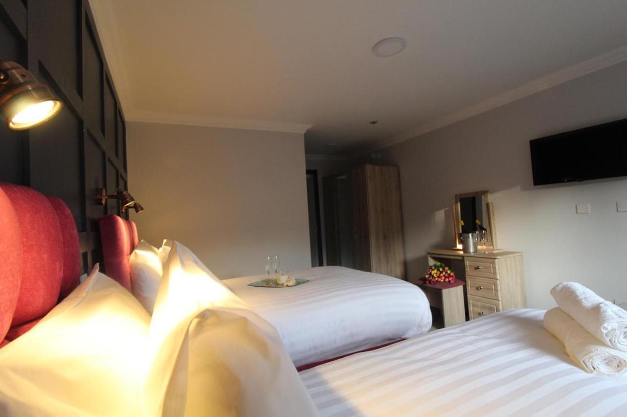 The Dutch Tulip Hostel Mallow Exterior photo